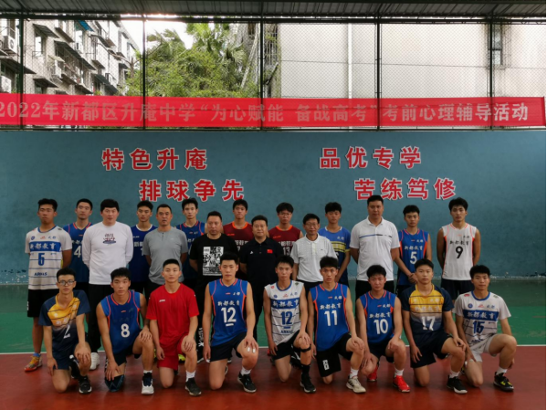 成都市城北体育副主任向沛到新都升庵中学男子排球训练点调研省运会